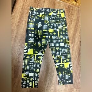Onzie leggings capri black white yellow color size S/M
